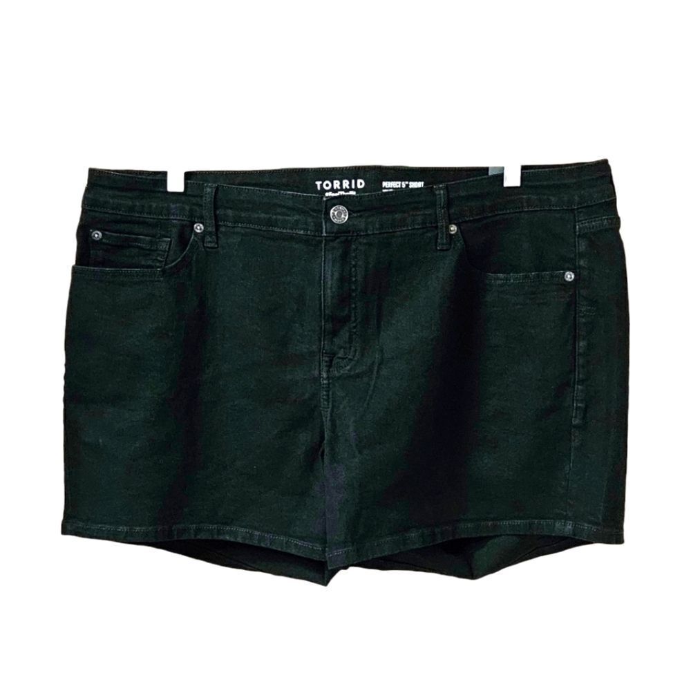 TORRID 5" Black Perfect Boyfriend Vintage Stretch Mid-rise Short. Size 22